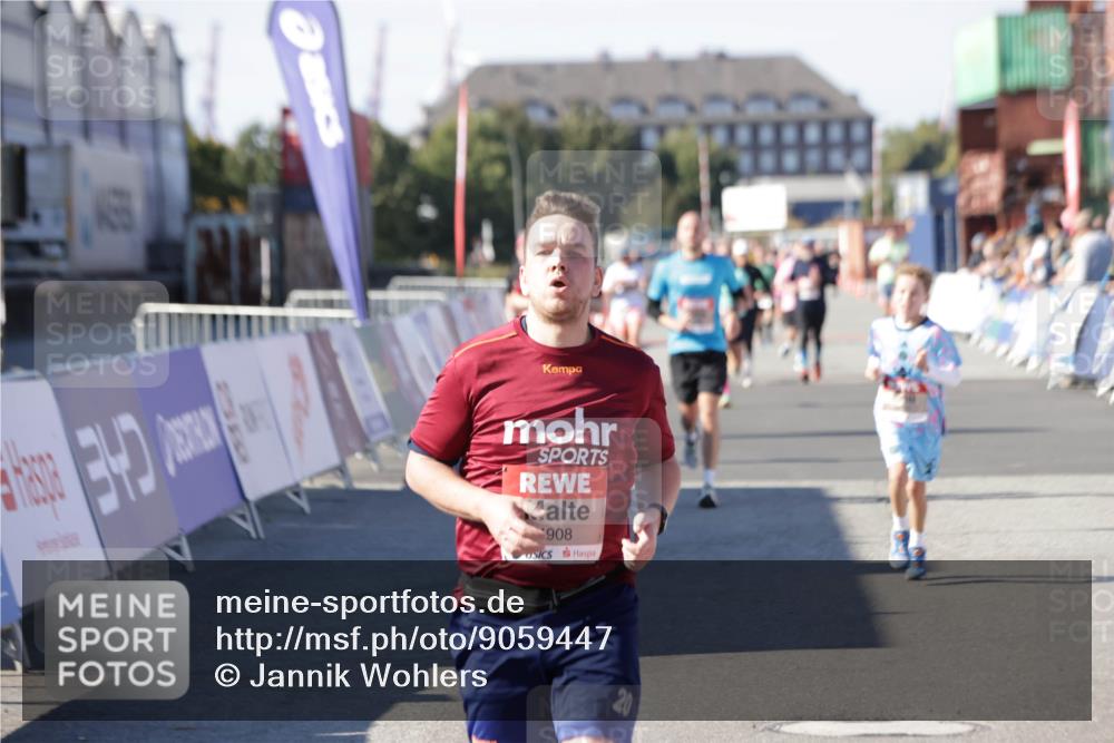 03.10.2025 - Köhlbrandbrückenlauf Jannik Wohlers http://msf.ph/oto/9059447 03.10.2025 13:12:23 Ziel 4189, 4266, 4638, 4656, 4745, 4908, 5062, 5644, 6098, 6185, 6565, 6566 meine-sportfotos.de
