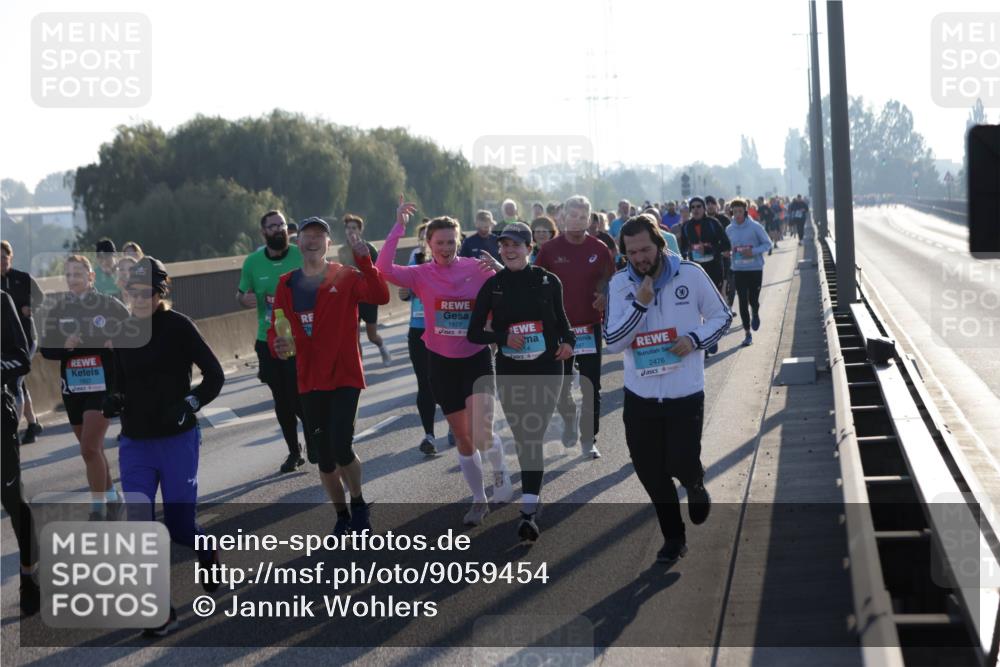 03.10.2025 - Köhlbrandbrückenlauf Jannik Wohlers http://msf.ph/oto/9059454 03.10.2025 09:22:15 Position 3 1977, 2476 meine-sportfotos.de