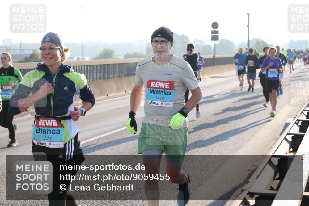 03.10.2025 - Köhlbrandbrückenlauf Lena Gebhardt http://msf.ph/oto/9059455 03.10.2025 09:18:49 Position 1 2714, 1377, 1776 meine-sportfotos.de