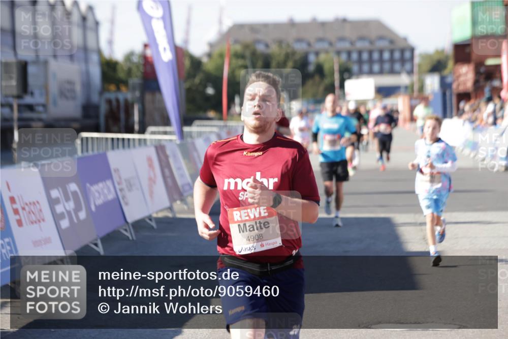 03.10.2025 - Köhlbrandbrückenlauf Jannik Wohlers http://msf.ph/oto/9059460 03.10.2025 13:12:23 Ziel 4189, 4266, 4638, 4656, 4745, 4908, 5062, 5644, 6098, 6185, 6565, 6566 meine-sportfotos.de