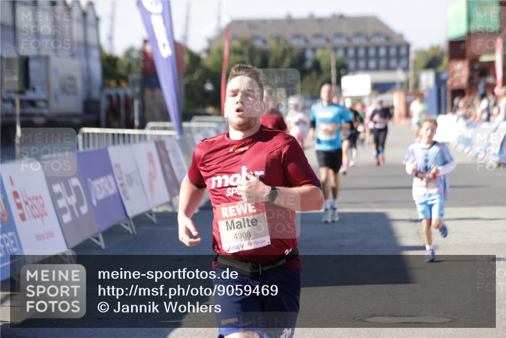 03.10.2025 - Köhlbrandbrückenlauf Jannik Wohlers http://msf.ph/oto/9059469 03.10.2025 13:12:23 Ziel 4189, 4266, 4638, 4656, 4745, 4908, 5062, 5644, 6098, 6185, 6565, 6566 meine-sportfotos.de