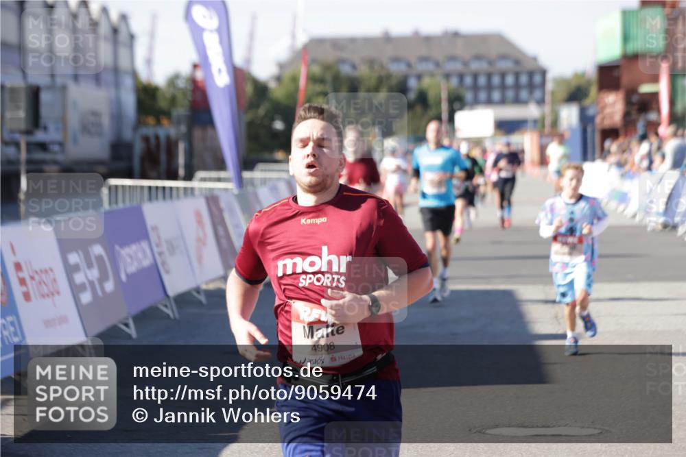 03.10.2025 - Köhlbrandbrückenlauf Jannik Wohlers http://msf.ph/oto/9059474 03.10.2025 13:12:23 Ziel 4189, 4266, 4638, 4656, 4745, 4908, 5062, 5644, 6098, 6185, 6565, 6566 meine-sportfotos.de