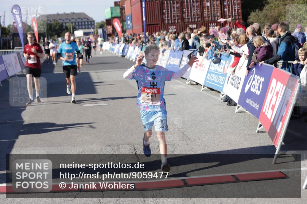 03.10.2025 - Köhlbrandbrückenlauf Jannik Wohlers http://msf.ph/oto/9059477 03.10.2025 13:12:27 Ziel 4189, 4266, 4638, 4656, 4700, 4745, 4908, 4973, 5062, 6565, 6566 meine-sportfotos.de