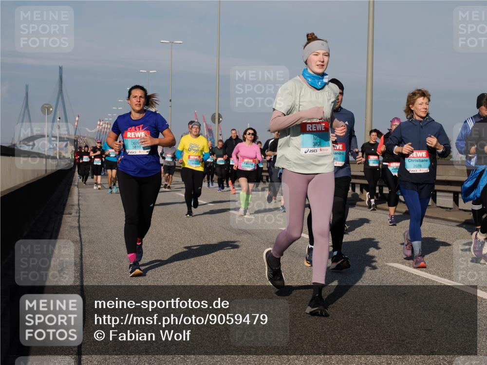 03.10.2025 - Köhlbrandbrückenlauf Fabian Wolf http://msf.ph/oto/9059479 03.10.2025 10:04:51 Position 3 3810, 3803, 140, 2078 meine-sportfotos.de