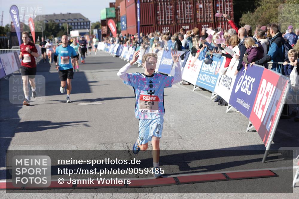 03.10.2025 - Köhlbrandbrückenlauf Jannik Wohlers http://msf.ph/oto/9059485 03.10.2025 13:12:27 Ziel 4189, 4266, 4638, 4656, 4700, 4745, 4908, 4973, 5062, 6565, 6566 meine-sportfotos.de