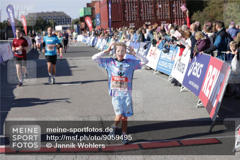 03.10.2025 - Köhlbrandbrückenlauf Jannik Wohlers http://msf.ph/oto/9059495 03.10.2025 13:12:27 Ziel 4189, 4266, 4638, 4656, 4700, 4745, 4908, 4973, 5062, 6565, 6566 meine-sportfotos.de