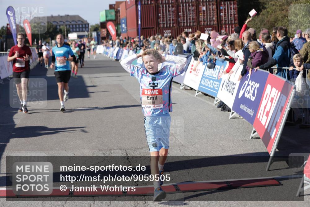 03.10.2025 - Köhlbrandbrückenlauf Jannik Wohlers http://msf.ph/oto/9059505 03.10.2025 13:12:27 Ziel 4189, 4266, 4638, 4656, 4700, 4745, 4908, 4973, 5062, 6565, 6566 meine-sportfotos.de