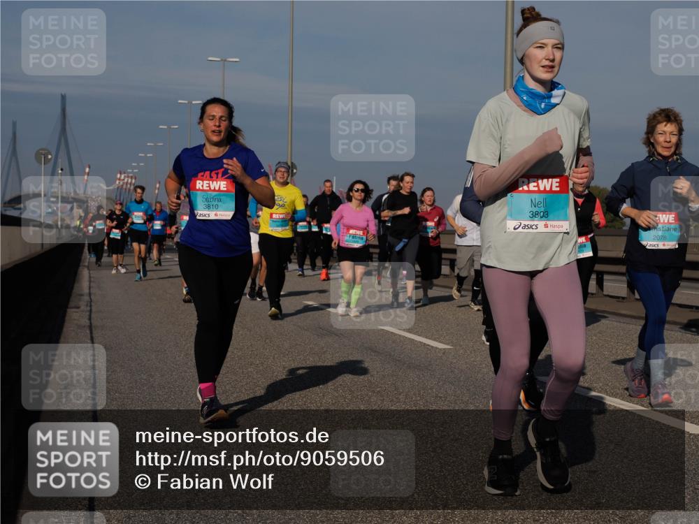 03.10.2025 - Köhlbrandbrückenlauf Fabian Wolf http://msf.ph/oto/9059506 03.10.2025 10:04:51 Position 3 3810, 3803, 2078 meine-sportfotos.de