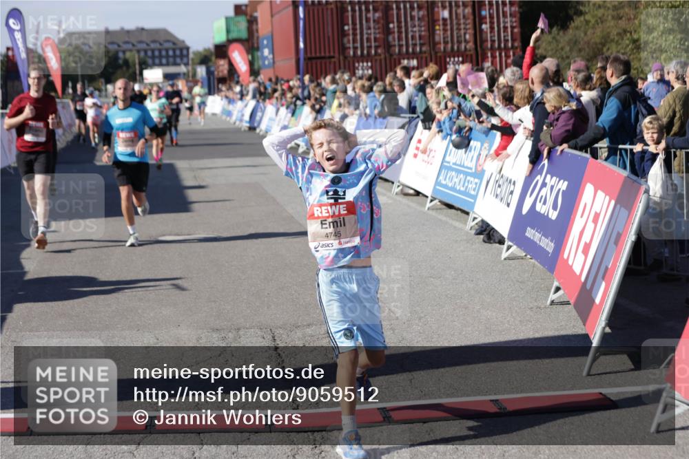 03.10.2025 - Köhlbrandbrückenlauf Jannik Wohlers http://msf.ph/oto/9059512 03.10.2025 13:12:27 Ziel 4189, 4266, 4638, 4656, 4700, 4745, 4908, 4973, 5062, 6565, 6566 meine-sportfotos.de