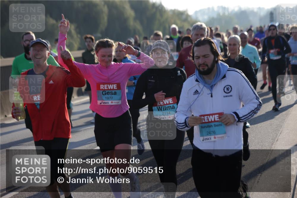 03.10.2025 - Köhlbrandbrückenlauf Jannik Wohlers http://msf.ph/oto/9059515 03.10.2025 09:22:16 Position 3 1977, 2114, 2476 meine-sportfotos.de