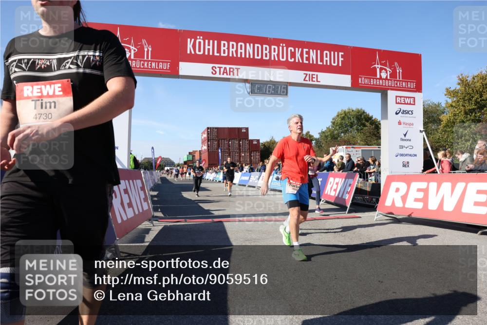 03.10.2025 - Köhlbrandbrückenlauf Lena Gebhardt http://msf.ph/oto/9059516 03.10.2025 13:10:16 Ziel 4147, 4196, 4343, 4364, 4573, 4683, 4730, 4822, 5029, 5977, 6111, 6587, 6813 meine-sportfotos.de