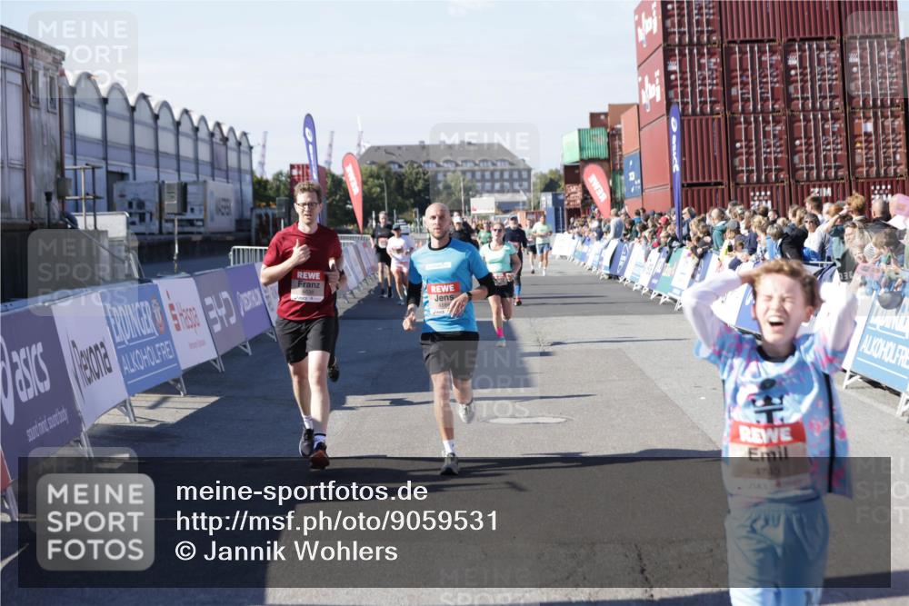 03.10.2025 - Köhlbrandbrückenlauf Jannik Wohlers http://msf.ph/oto/9059531 03.10.2025 13:12:28 Ziel 4189, 4266, 4638, 4700, 4745, 4908, 4973, 5062, 6565, 6566 meine-sportfotos.de
