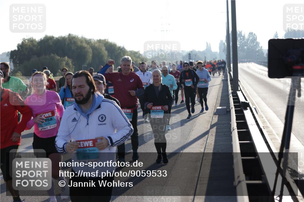03.10.2025 - Köhlbrandbrückenlauf Jannik Wohlers http://msf.ph/oto/9059533 03.10.2025 09:22:17 Position 3 1977, 2476, 2435 meine-sportfotos.de