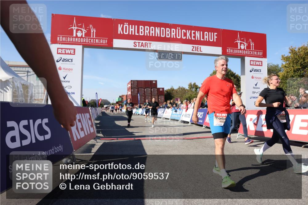 03.10.2025 - Köhlbrandbrückenlauf Lena Gebhardt http://msf.ph/oto/9059537 03.10.2025 13:10:17 Ziel 4147, 4196, 4343, 4364, 4479, 4573, 4683, 4730, 4822, 5029, 5977, 6587, 6813 meine-sportfotos.de