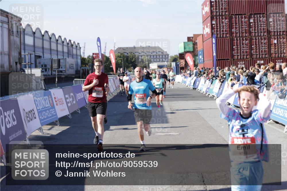 03.10.2025 - Köhlbrandbrückenlauf Jannik Wohlers http://msf.ph/oto/9059539 03.10.2025 13:12:28 Ziel 4189, 4266, 4638, 4700, 4745, 4908, 4973, 5062, 6565, 6566 meine-sportfotos.de