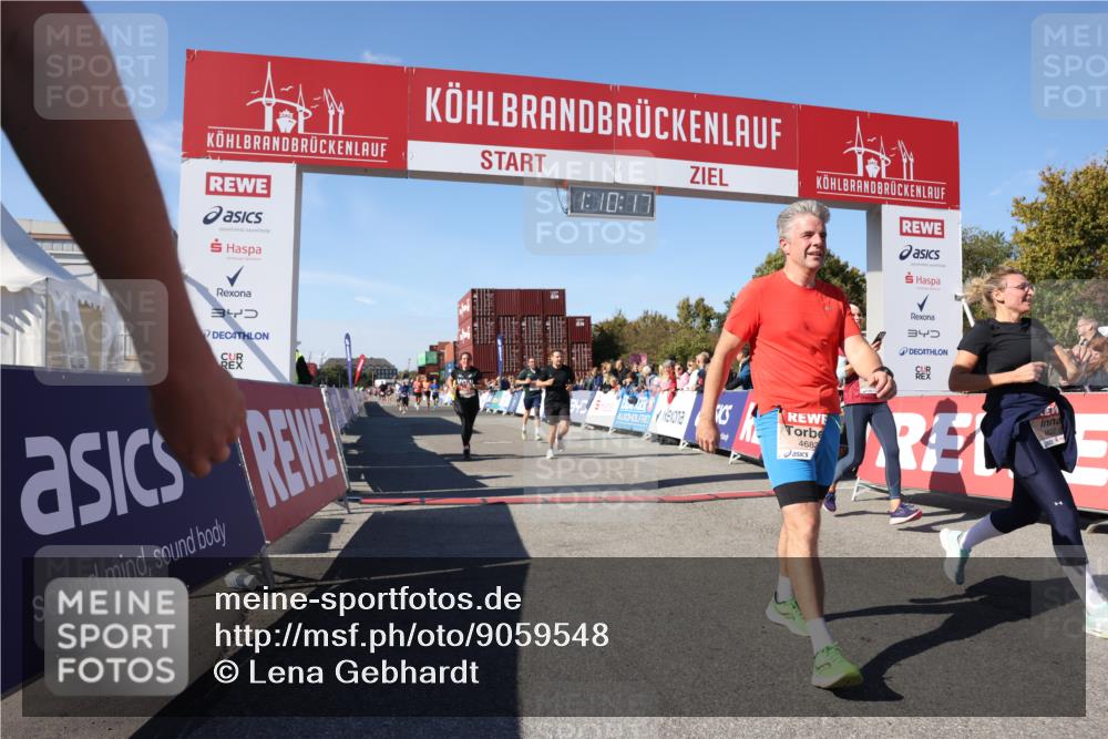 03.10.2025 - Köhlbrandbrückenlauf Lena Gebhardt http://msf.ph/oto/9059548 03.10.2025 13:10:17 Ziel 4147, 4196, 4343, 4364, 4479, 4573, 4683, 4730, 4822, 5029, 5977, 6587, 6813 meine-sportfotos.de