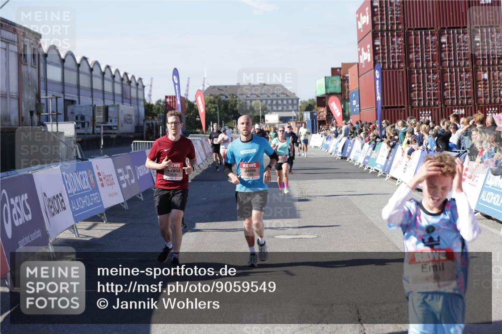 03.10.2025 - Köhlbrandbrückenlauf Jannik Wohlers http://msf.ph/oto/9059549 03.10.2025 13:12:28 Ziel 4189, 4266, 4638, 4700, 4745, 4908, 4973, 5062, 6565, 6566 meine-sportfotos.de