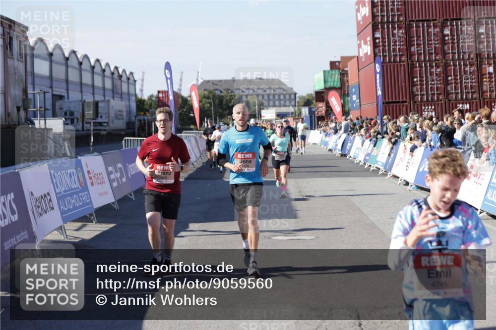 03.10.2025 - Köhlbrandbrückenlauf Jannik Wohlers http://msf.ph/oto/9059560 03.10.2025 13:12:28 Ziel 4189, 4266, 4638, 4700, 4745, 4908, 4973, 5062, 6565, 6566 meine-sportfotos.de