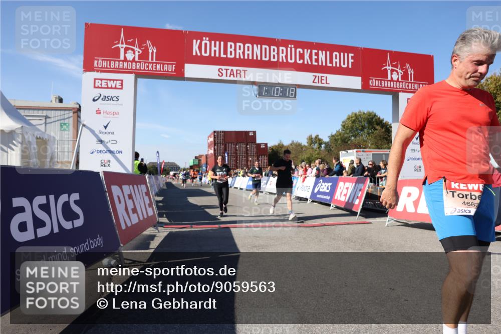 03.10.2025 - Köhlbrandbrückenlauf Lena Gebhardt http://msf.ph/oto/9059563 03.10.2025 13:10:18 Ziel 4147, 4343, 4364, 4479, 4573, 4683, 4730, 4822, 5029, 6587, 6813 meine-sportfotos.de