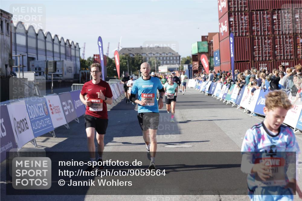 03.10.2025 - Köhlbrandbrückenlauf Jannik Wohlers http://msf.ph/oto/9059564 03.10.2025 13:12:28 Ziel 4189, 4266, 4638, 4700, 4745, 4908, 4973, 5062, 6565, 6566 meine-sportfotos.de