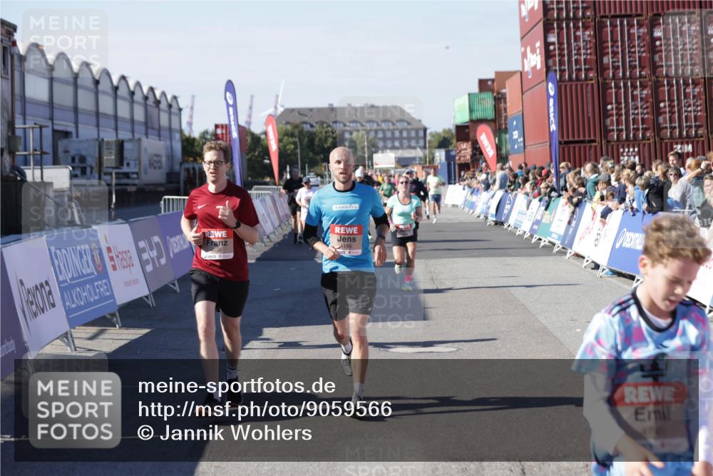 03.10.2025 - Köhlbrandbrückenlauf Jannik Wohlers http://msf.ph/oto/9059566 03.10.2025 13:12:28 Ziel 4189, 4266, 4638, 4700, 4745, 4908, 4973, 5062, 6565, 6566 meine-sportfotos.de