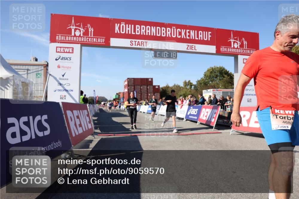 03.10.2025 - Köhlbrandbrückenlauf Lena Gebhardt http://msf.ph/oto/9059570 03.10.2025 13:10:18 Ziel 4147, 4343, 4364, 4479, 4573, 4683, 4730, 4822, 5029, 6587, 6813 meine-sportfotos.de