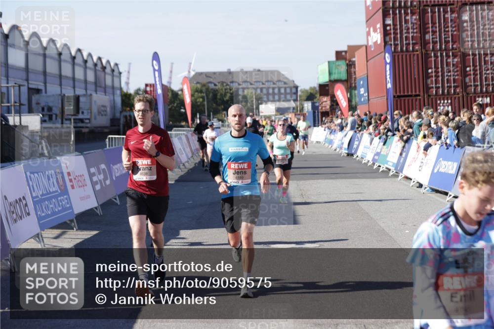 03.10.2025 - Köhlbrandbrückenlauf Jannik Wohlers http://msf.ph/oto/9059575 03.10.2025 13:12:28 Ziel 4189, 4266, 4638, 4700, 4745, 4908, 4973, 5062, 6565, 6566 meine-sportfotos.de