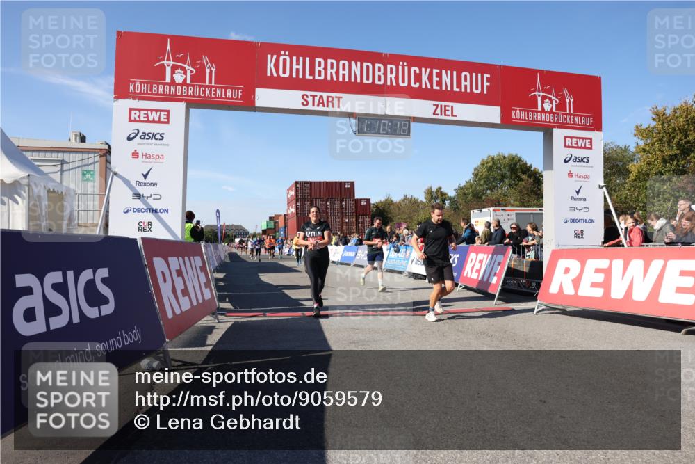 03.10.2025 - Köhlbrandbrückenlauf Lena Gebhardt http://msf.ph/oto/9059579 03.10.2025 13:10:19 Ziel 4147, 4343, 4364, 4479, 4683, 4710, 4774, 4822, 5029, 6587, 6813 meine-sportfotos.de