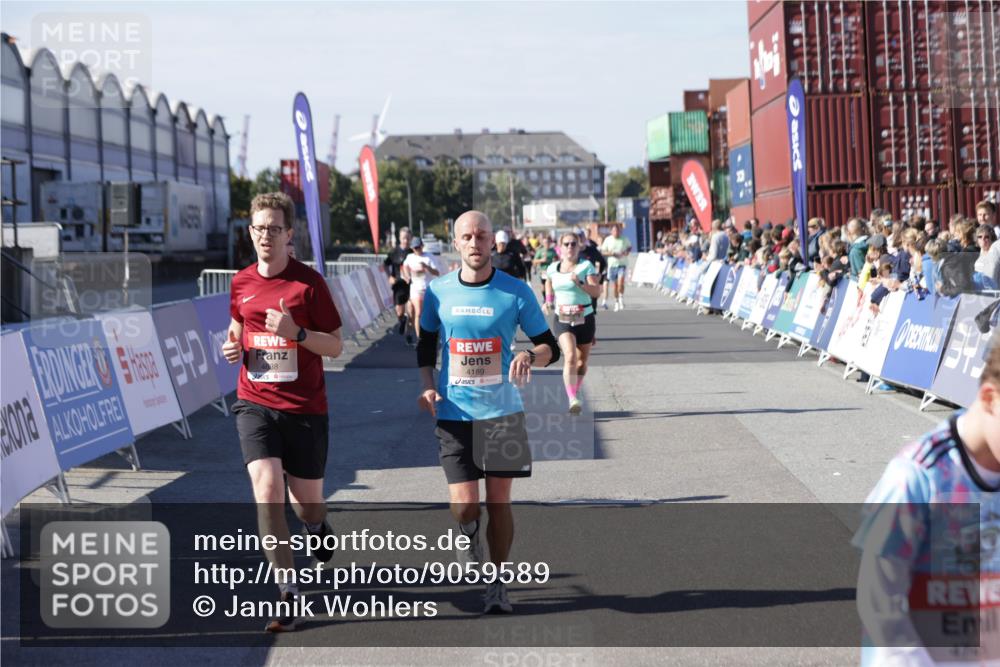 03.10.2025 - Köhlbrandbrückenlauf Jannik Wohlers http://msf.ph/oto/9059589 03.10.2025 13:12:28 Ziel 4189, 4266, 4638, 4700, 4745, 4908, 4973, 5062, 6565, 6566 meine-sportfotos.de