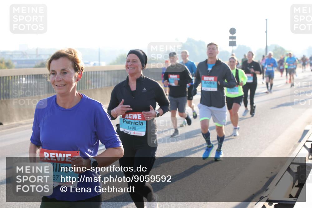 03.10.2025 - Köhlbrandbrückenlauf Lena Gebhardt http://msf.ph/oto/9059592 03.10.2025 09:18:53 Position 1 2677, 1496 meine-sportfotos.de