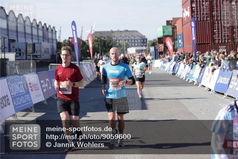03.10.2025 - Köhlbrandbrückenlauf Jannik Wohlers http://msf.ph/oto/9059600 03.10.2025 13:12:28 Ziel 4189, 4266, 4638, 4700, 4745, 4908, 4973, 5062, 6565, 6566 meine-sportfotos.de