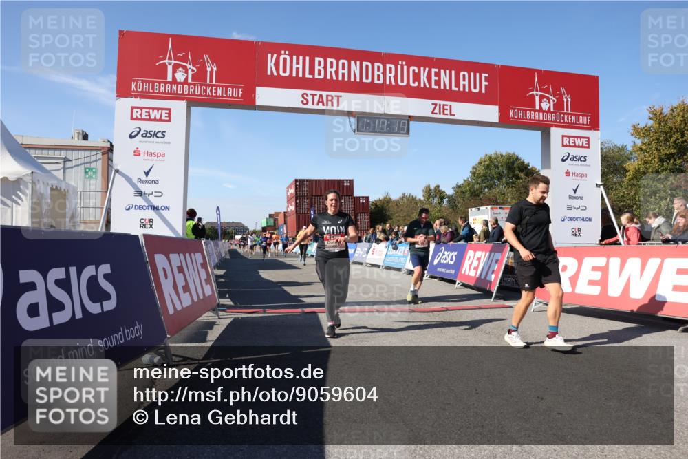 03.10.2025 - Köhlbrandbrückenlauf Lena Gebhardt http://msf.ph/oto/9059604 03.10.2025 13:10:20 Ziel 4147, 4343, 4364, 4479, 4683, 4710, 4711, 4774, 4822, 5029, 6587, 6781, 6813 meine-sportfotos.de