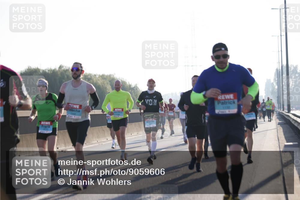 03.10.2025 - Köhlbrandbrückenlauf Jannik Wohlers http://msf.ph/oto/9059606 03.10.2025 09:14:26 Position 3 2710, 1269, 1132 meine-sportfotos.de