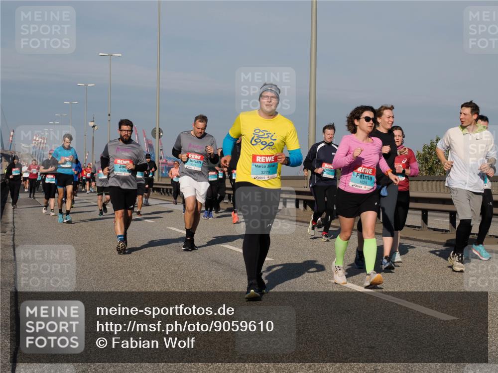 03.10.2025 - Köhlbrandbrückenlauf Fabian Wolf http://msf.ph/oto/9059610 03.10.2025 10:04:54 Position 3 3026, 3024, 3279, 3147, 1629 meine-sportfotos.de
