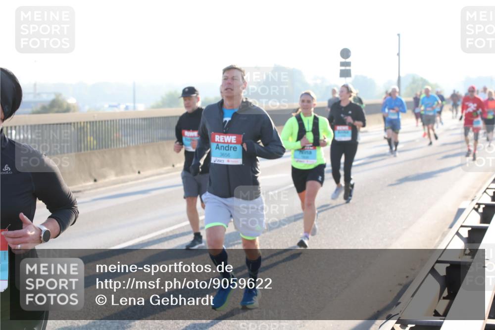 03.10.2025 - Köhlbrandbrückenlauf Lena Gebhardt http://msf.ph/oto/9059622 03.10.2025 09:18:54 Position 1 80, 3656 meine-sportfotos.de