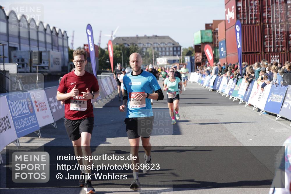 03.10.2025 - Köhlbrandbrückenlauf Jannik Wohlers http://msf.ph/oto/9059623 03.10.2025 13:12:29 Ziel 4189, 4266, 4638, 4700, 4745, 4864, 4873, 4908, 4973, 5062 meine-sportfotos.de