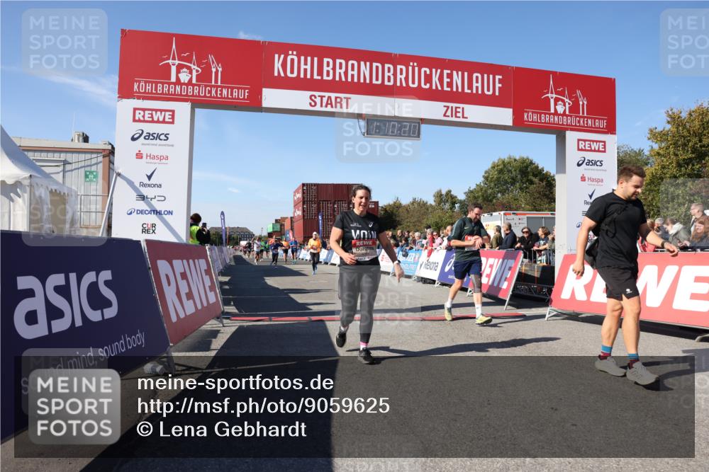 03.10.2025 - Köhlbrandbrückenlauf Lena Gebhardt http://msf.ph/oto/9059625 03.10.2025 13:10:20 Ziel 4147, 4343, 4364, 4479, 4683, 4710, 4711, 4774, 4822, 5029, 6587, 6781, 6813 meine-sportfotos.de