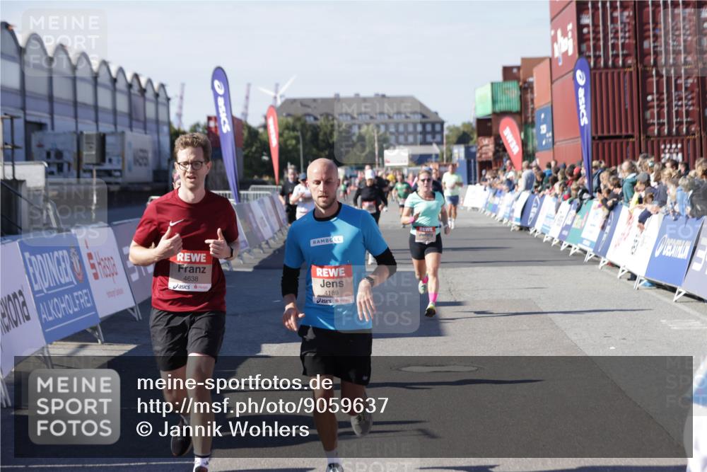 03.10.2025 - Köhlbrandbrückenlauf Jannik Wohlers http://msf.ph/oto/9059637 03.10.2025 13:12:29 Ziel 4189, 4266, 4638, 4700, 4745, 4864, 4873, 4908, 4973, 5062 meine-sportfotos.de