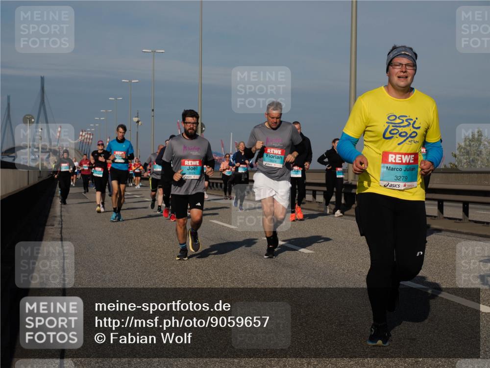 03.10.2025 - Köhlbrandbrückenlauf Fabian Wolf http://msf.ph/oto/9059657 03.10.2025 10:04:55 Position 3 3026, 3024, 3279 meine-sportfotos.de