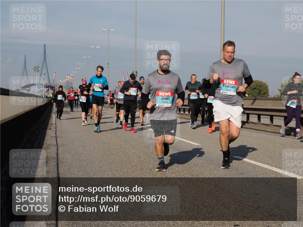 03.10.2025 - Köhlbrandbrückenlauf Fabian Wolf http://msf.ph/oto/9059679 03.10.2025 10:04:57 Position 3 3026, 3024 meine-sportfotos.de