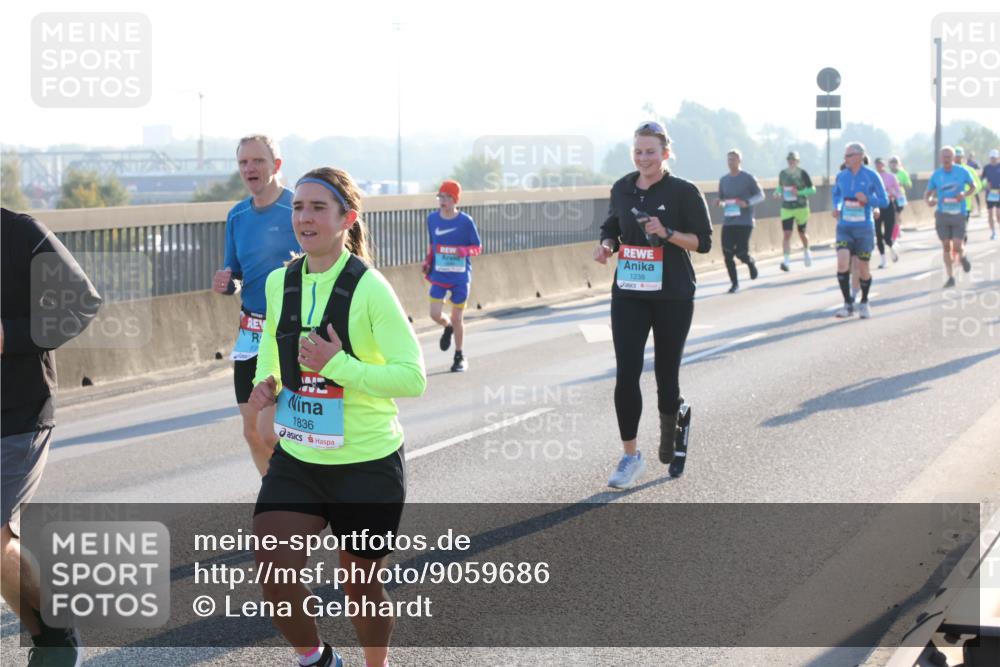 03.10.2025 - Köhlbrandbrückenlauf Lena Gebhardt http://msf.ph/oto/9059686 03.10.2025 09:18:55 Position 1 27, 1836, 1238 meine-sportfotos.de