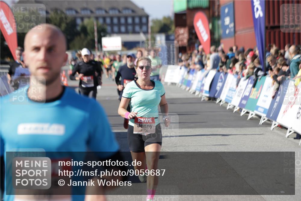 03.10.2025 - Köhlbrandbrückenlauf Jannik Wohlers http://msf.ph/oto/9059687 03.10.2025 13:12:30 Ziel 4189, 4266, 4609, 4638, 4700, 4745, 4864, 4873, 4908, 4973, 5062 meine-sportfotos.de