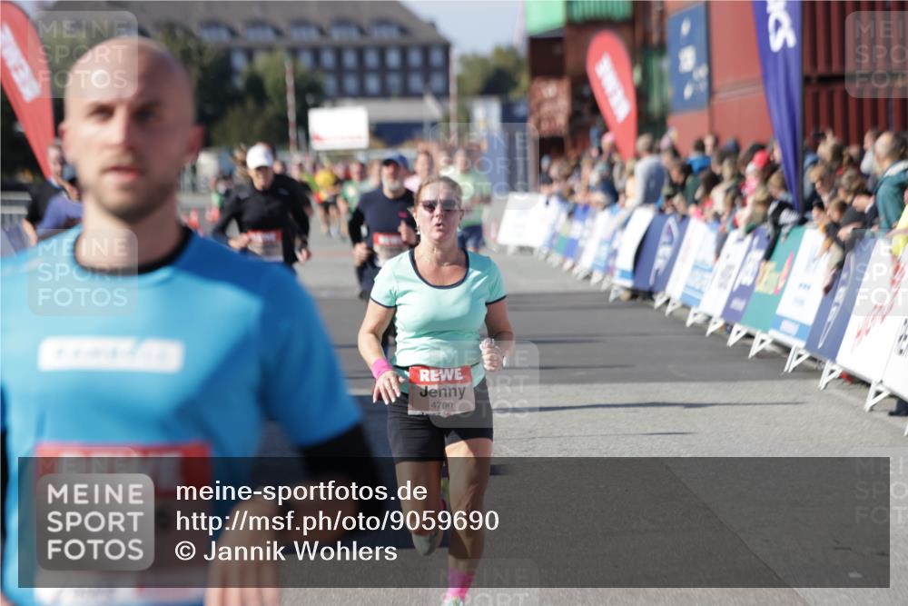 03.10.2025 - Köhlbrandbrückenlauf Jannik Wohlers http://msf.ph/oto/9059690 03.10.2025 13:12:30 Ziel 4189, 4266, 4609, 4638, 4700, 4745, 4864, 4873, 4908, 4973, 5062 meine-sportfotos.de