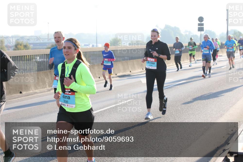 03.10.2025 - Köhlbrandbrückenlauf Lena Gebhardt http://msf.ph/oto/9059693 03.10.2025 09:18:55 Position 1 9, 1836, 1238 meine-sportfotos.de
