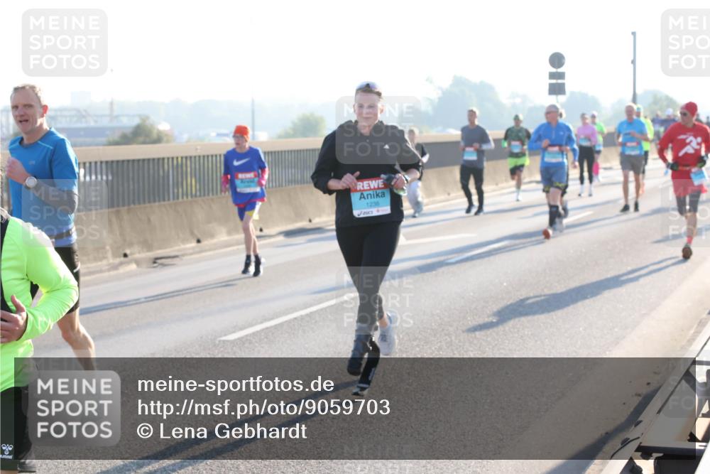 03.10.2025 - Köhlbrandbrückenlauf Lena Gebhardt http://msf.ph/oto/9059703 03.10.2025 09:18:56 Position 1 1238 meine-sportfotos.de
