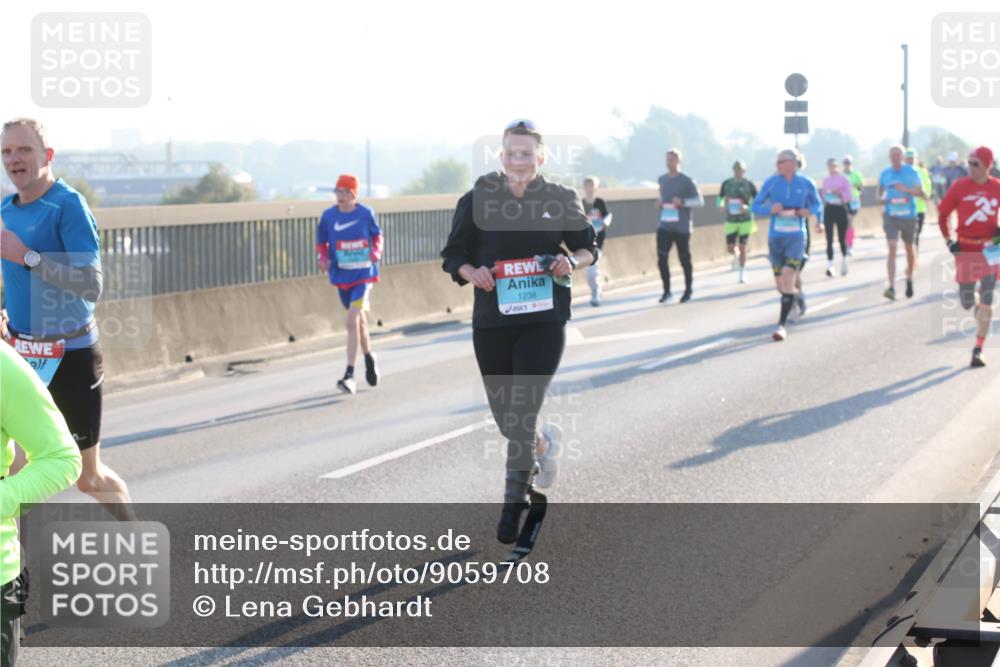 03.10.2025 - Köhlbrandbrückenlauf Lena Gebhardt http://msf.ph/oto/9059708 03.10.2025 09:18:56 Position 1 1238 meine-sportfotos.de