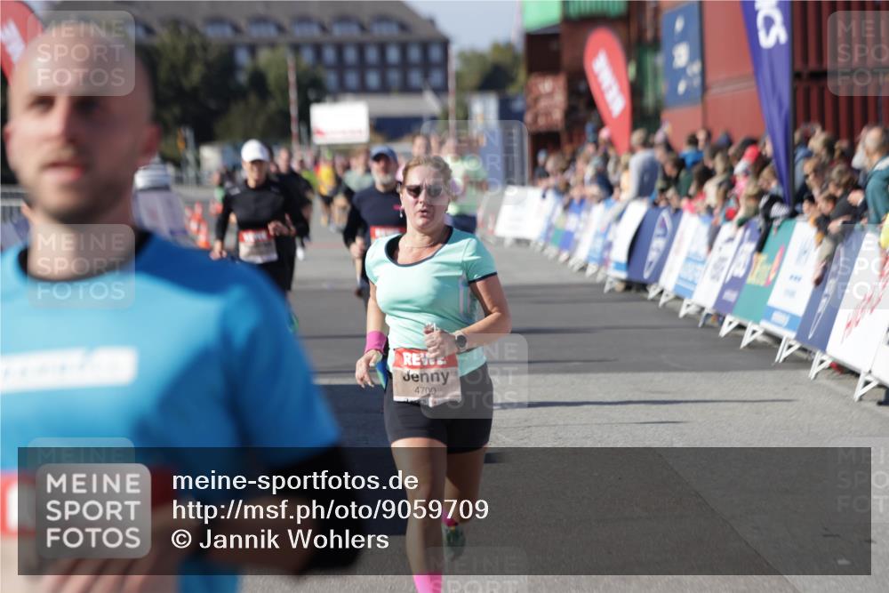 03.10.2025 - Köhlbrandbrückenlauf Jannik Wohlers http://msf.ph/oto/9059709 03.10.2025 13:12:30 Ziel 4189, 4266, 4609, 4638, 4700, 4745, 4864, 4873, 4908, 4973, 5062 meine-sportfotos.de