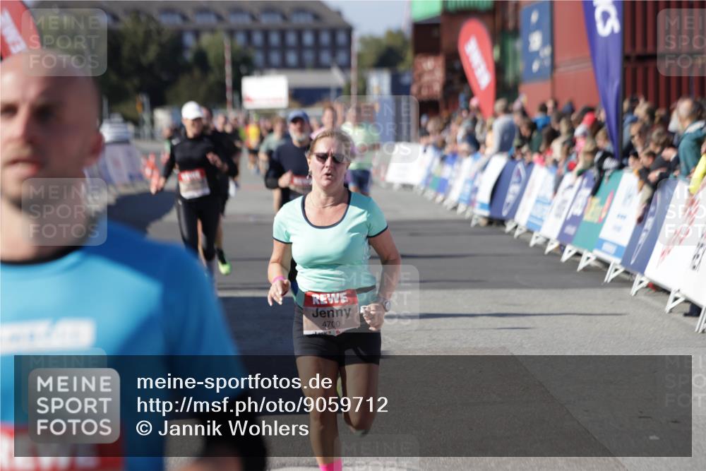 03.10.2025 - Köhlbrandbrückenlauf Jannik Wohlers http://msf.ph/oto/9059712 03.10.2025 13:12:30 Ziel 4189, 4266, 4609, 4638, 4700, 4745, 4864, 4873, 4908, 4973, 5062 meine-sportfotos.de