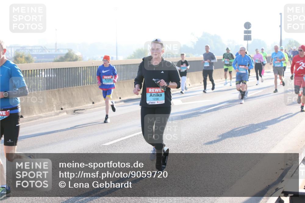 03.10.2025 - Köhlbrandbrückenlauf Lena Gebhardt http://msf.ph/oto/9059720 03.10.2025 09:18:56 Position 1 1238 meine-sportfotos.de