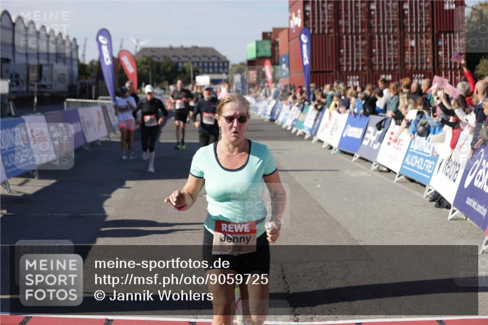 03.10.2025 - Köhlbrandbrückenlauf Jannik Wohlers http://msf.ph/oto/9059725 03.10.2025 13:12:32 Ziel 4189, 4609, 4638, 4700, 4745, 4858, 4864, 4873, 4908, 4973, 6466 meine-sportfotos.de
